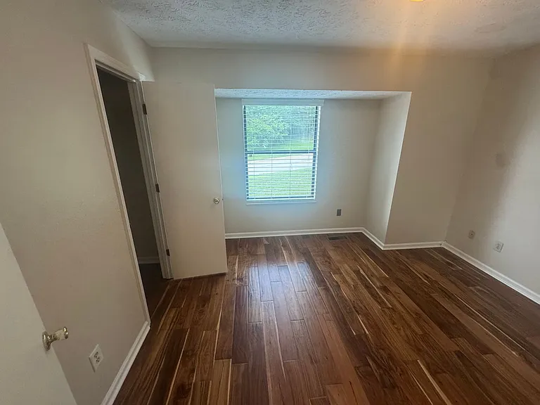 625 Shadywood Ln — Photo 25