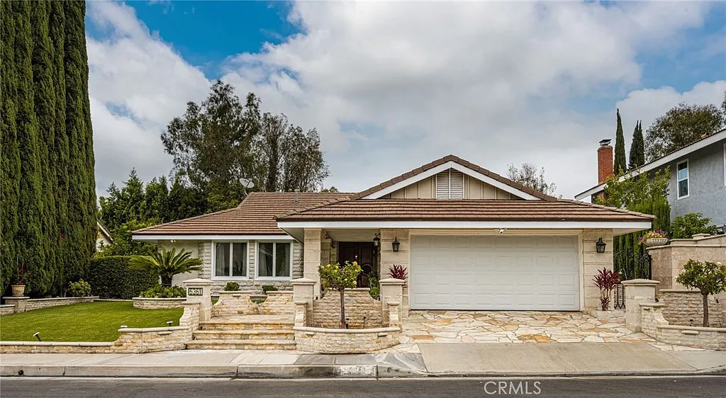 3 bed, 2100 sqft, $5,000 — Photo 1
