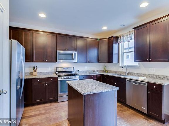 Kitchen Island, Granite Countertops