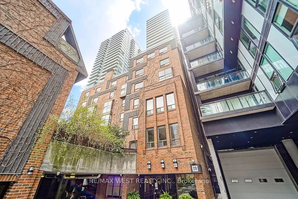 Building Photo - 19 Dundonald St #404