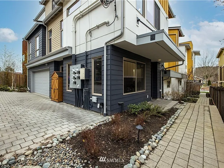 5206 Delridge Way SW #E — Photo 2