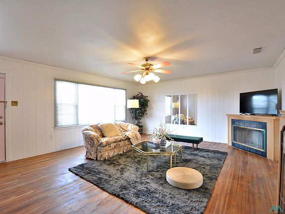 4th image of 708 W 16th Ln