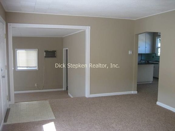 3rd image of 2343 E Oak St