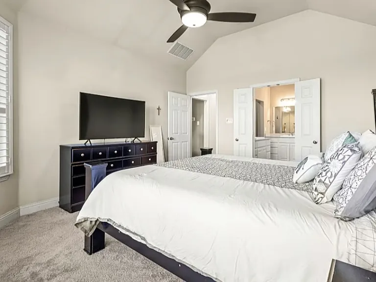 1036 Edgefield Ln — Photo 8