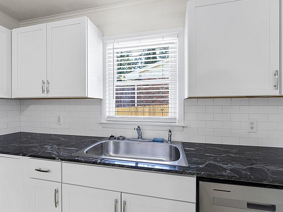 4th image of 2808 Bardwell Rd