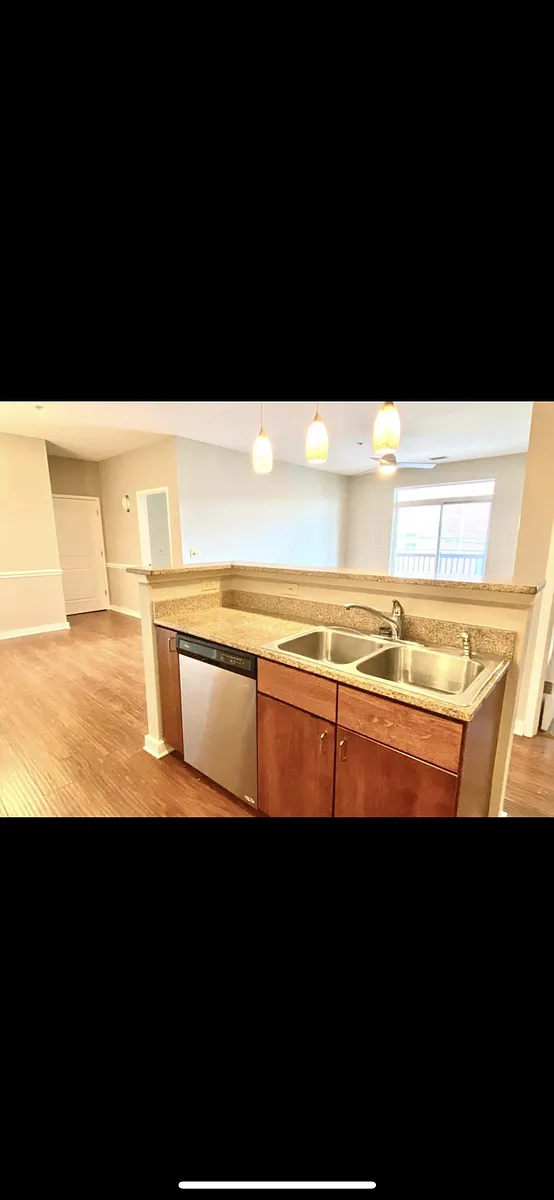 Building Photo - 863 Flynn St #204