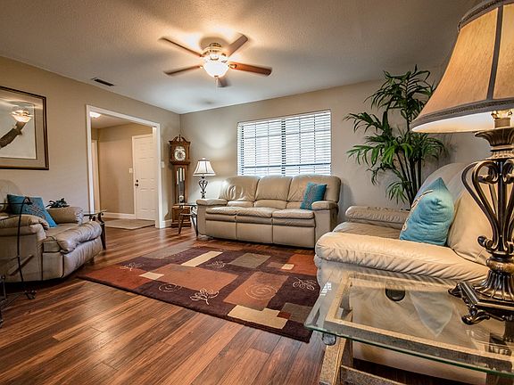 3rd image of 4221 Thornwood Way