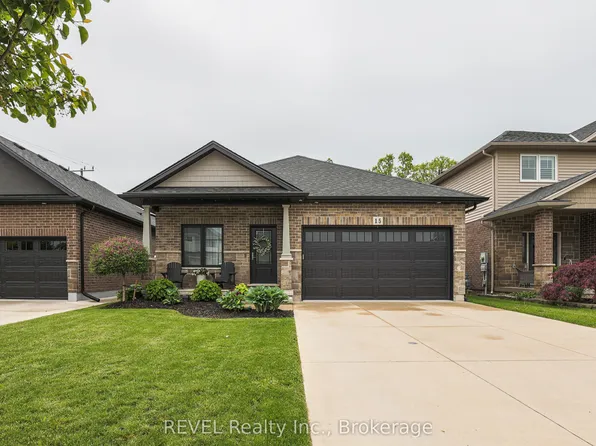 15 Willowbrook Dr, Welland, ON L3C 0G1