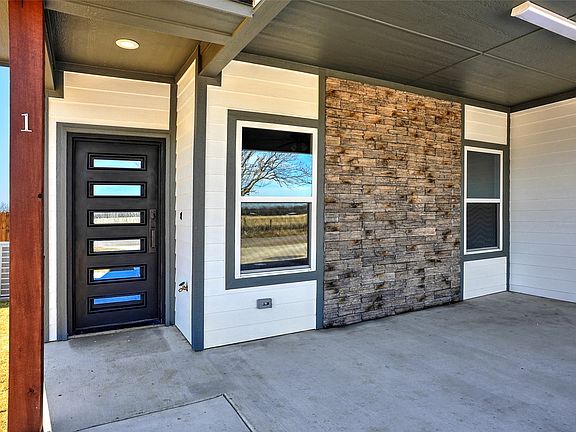 5th image of 1304 Country Rd