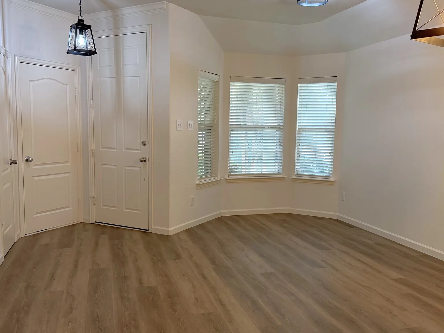 3 bed, 1642 sqft, $2,195 — Photo 4