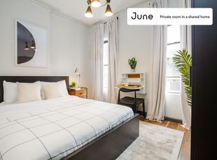 439 W 48th St #C, New York, NY 10036