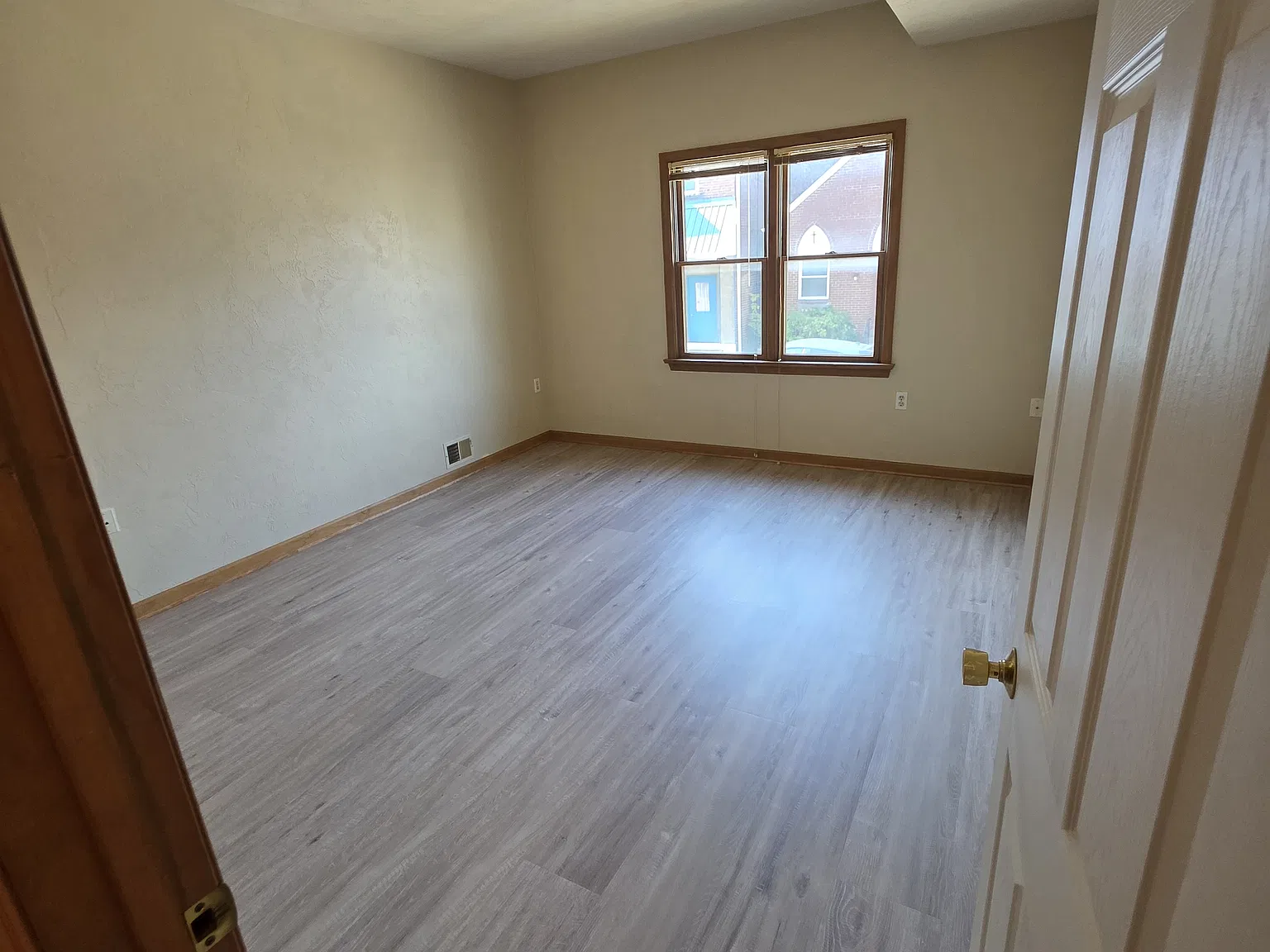 2 bed, 1000 sqft, $950 — Photo 4