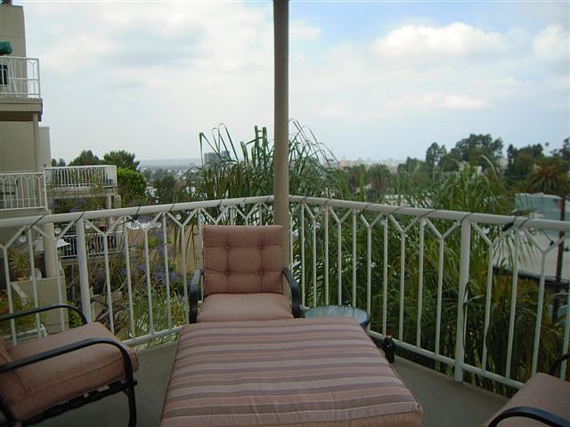 1st image of 2222 N Beachwood Dr APT 206
