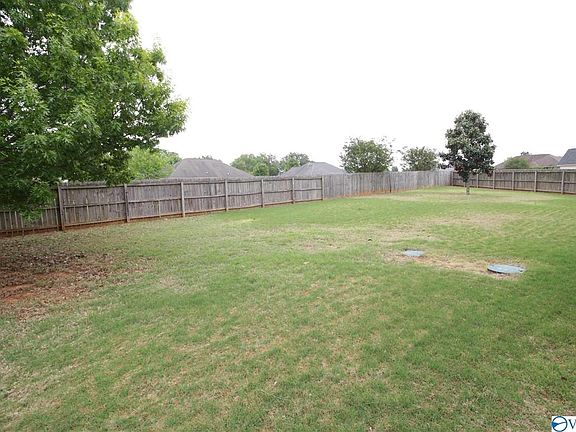 3rd image of 138 Castlehill Dr