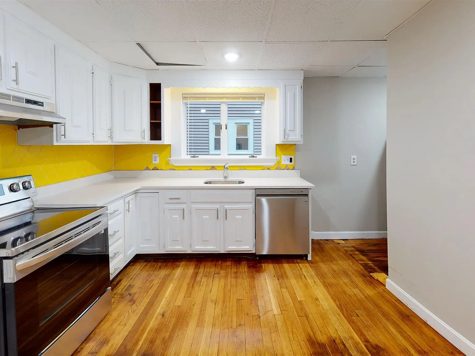 3 bed, 1000 sqft, $3,600 — Photo 4