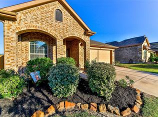 6902 Hunters Trace Ln, Baytown, TX 77521