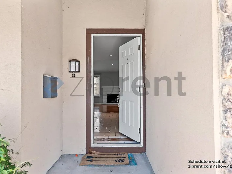 3686 Lightfare Ct — Photo 3