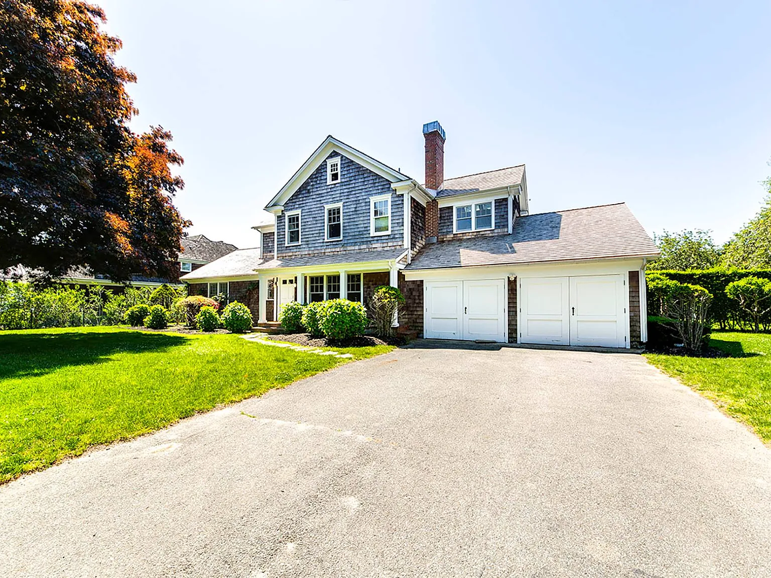 South of the Highway in Bridgehampton Village — Photo 3