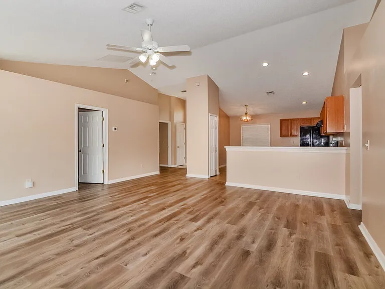 310 Country Lakes Cir — Photo 5