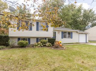 335 Edgewood Dr, Perrysburg, OH 43551