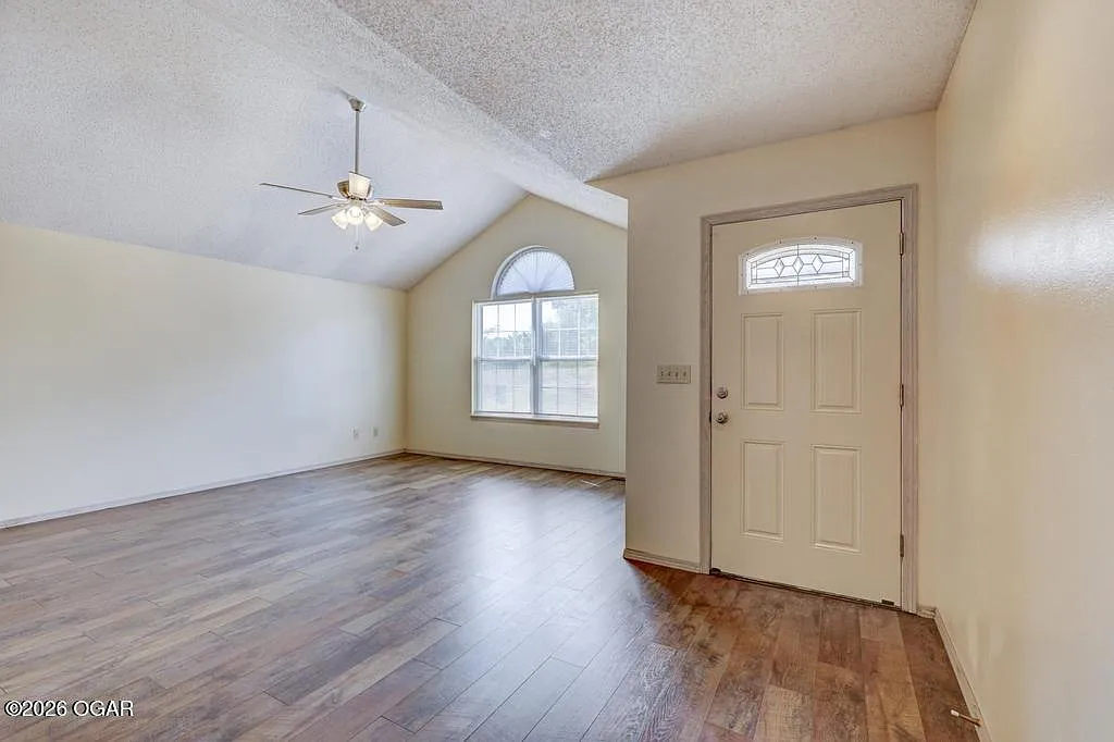 2 bed, 2.0 bath, 1218 sqft, $1,250 — Photo 2