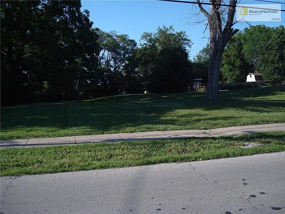 4th image of 640 NE 83rd St