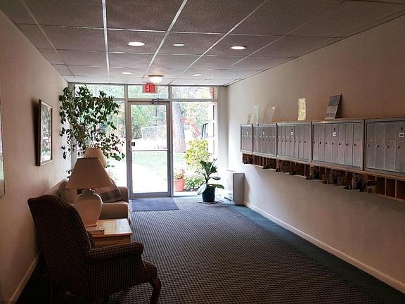 3rd image of 3535 Chevy Chase Lake Dr APT 105