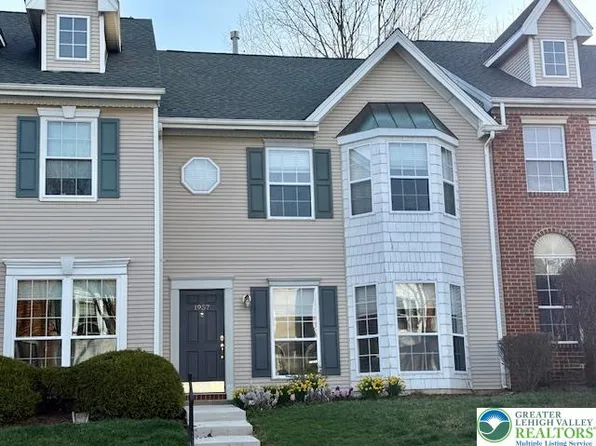 1957 Delancey St, Hellertown, PA 18055