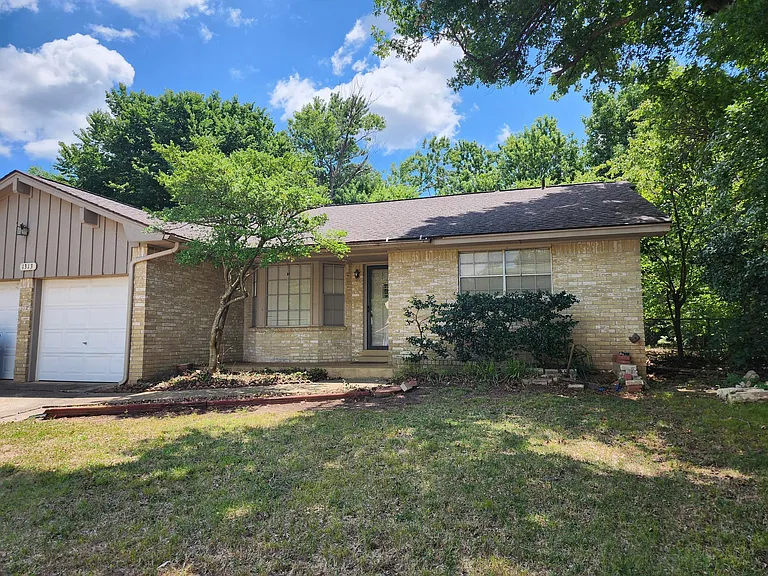 1313 Whippoorwill Dr — Photo 2