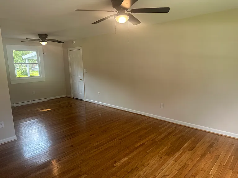 2516 Newport Ave — Photo 4