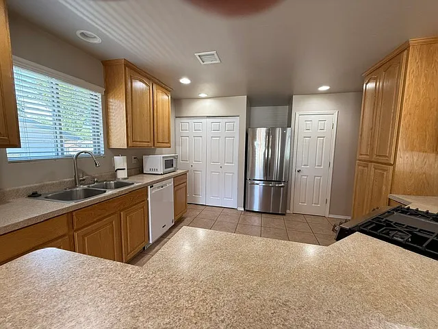 914 Jovian Dr — Photo 21