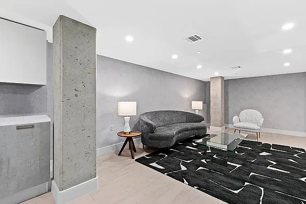 Rented by New York City Moves Team LLC | media 8