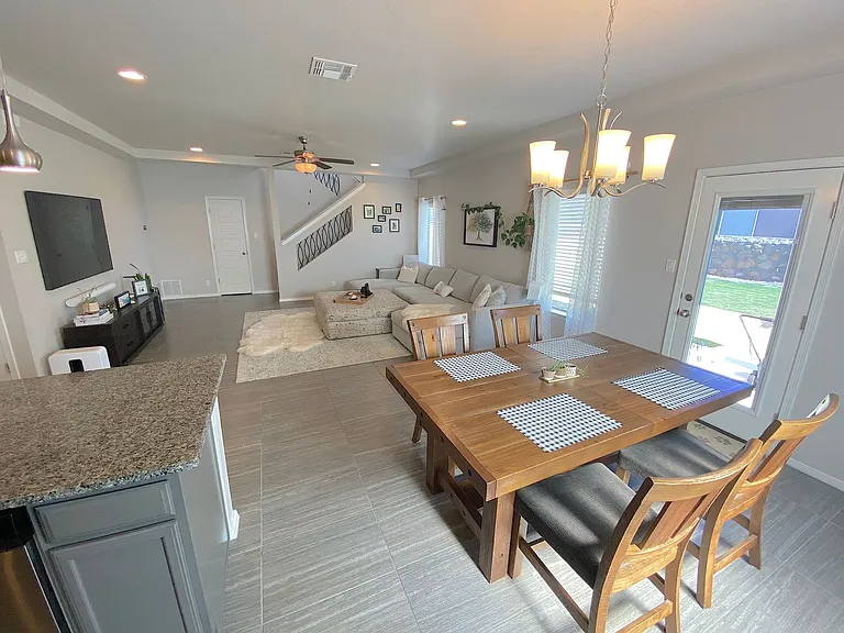 528 Delancey St — Photo 9