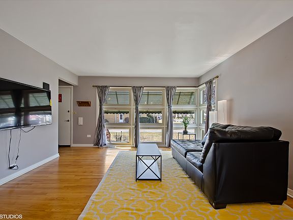 4th image of 5157 Jarvis Ave