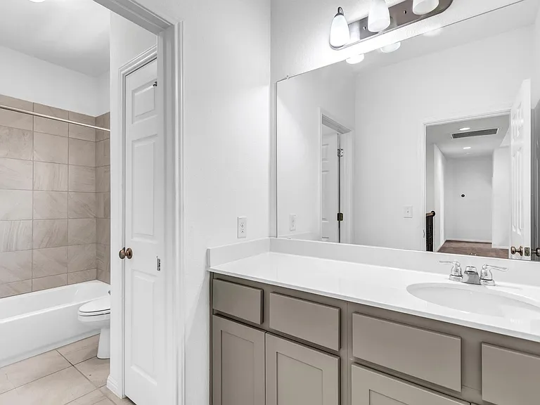 2907 Zelma Dr — Photo 32
