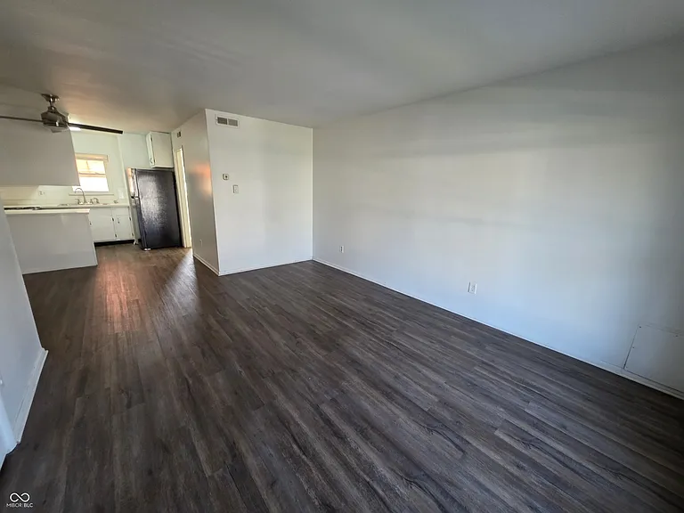 3809 Biscayne Rd — Photo 2