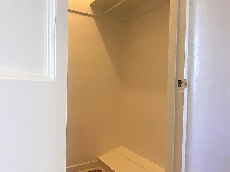 515 walk in closet_12282023