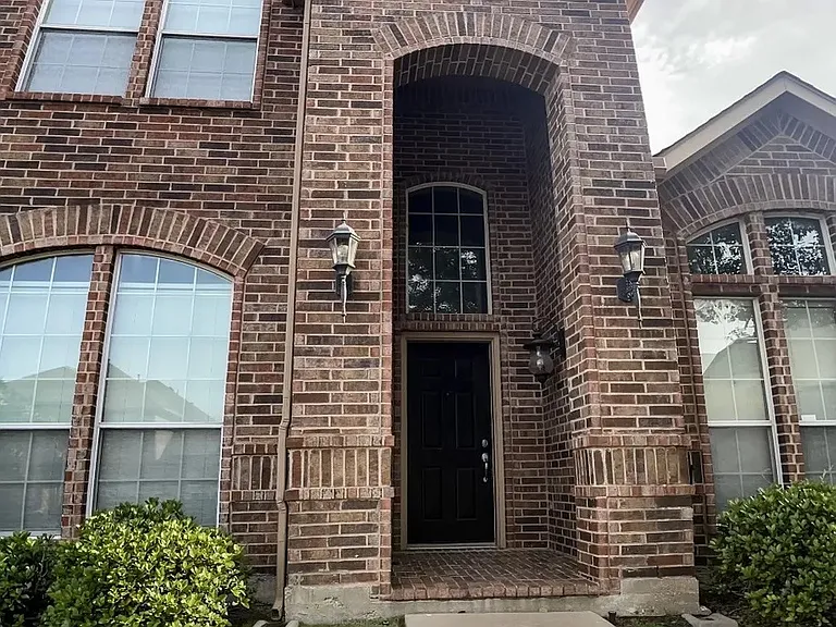 1391 Riverside Oaks Dr — Photo 2