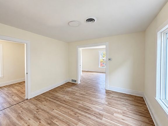 3rd image of 92 Dewitt St #2