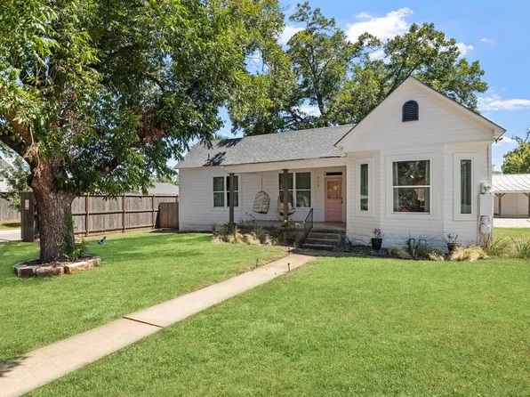703 E Highway St, Fredericksburg, TX 78624