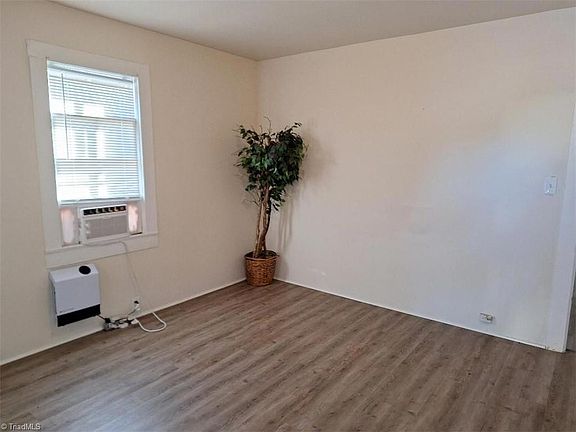 4th image of 704 W 26th St