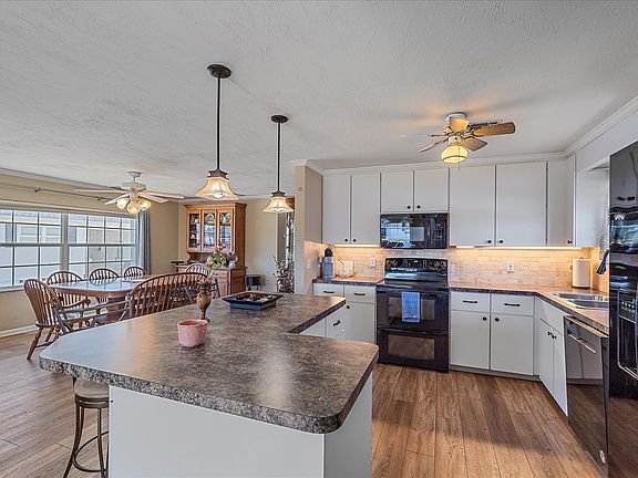 2nd image of 3471 Clarinda St