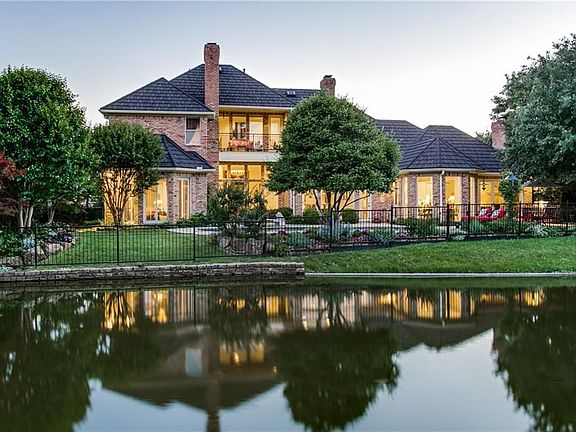 4th image of 8 Harbour Town Ct