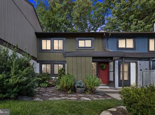 2211 Wheelwright Ct, Reston, VA 20191