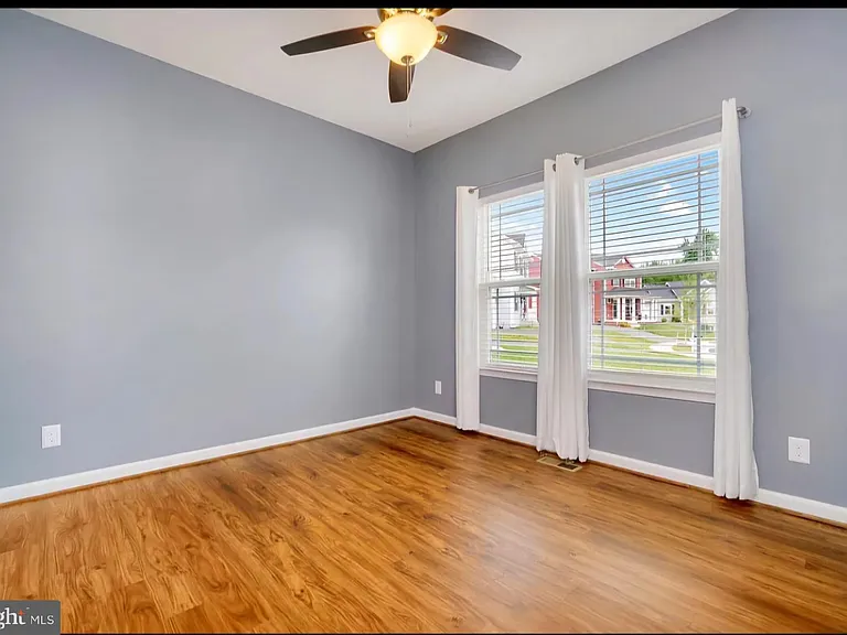 106 Ridgeway St — Photo 6
