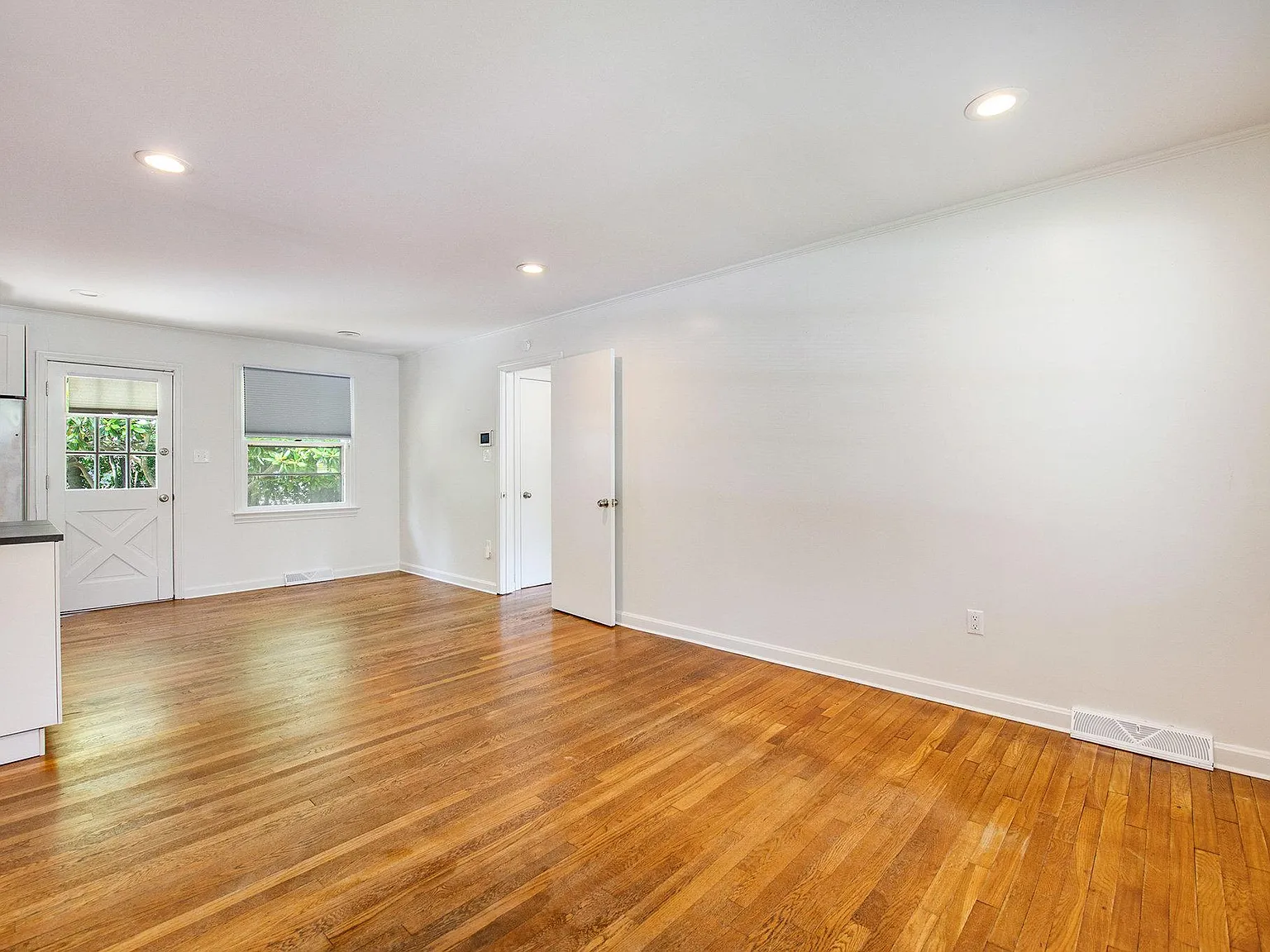 4 bed, 1180 sqft, $2,450 — Photo 3