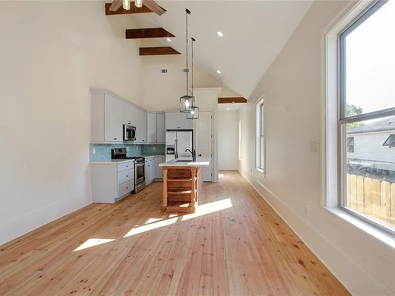 1827 Lapeyrouse St — Photo 6