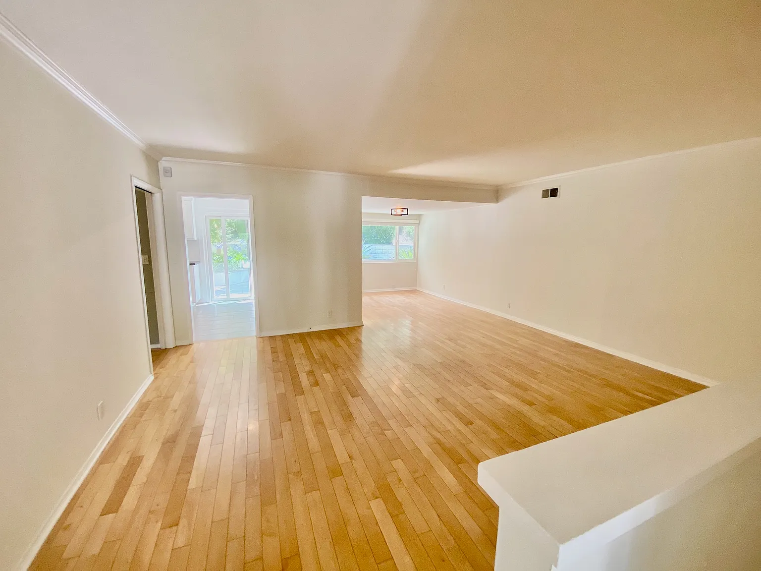 4 bed, 1750 sqft, $6,995 — Photo 4