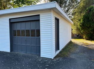 207 Hardig Rd, Warwick, RI 02886