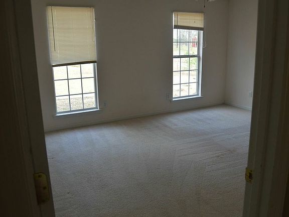 3rd image of 256 Shady Ln